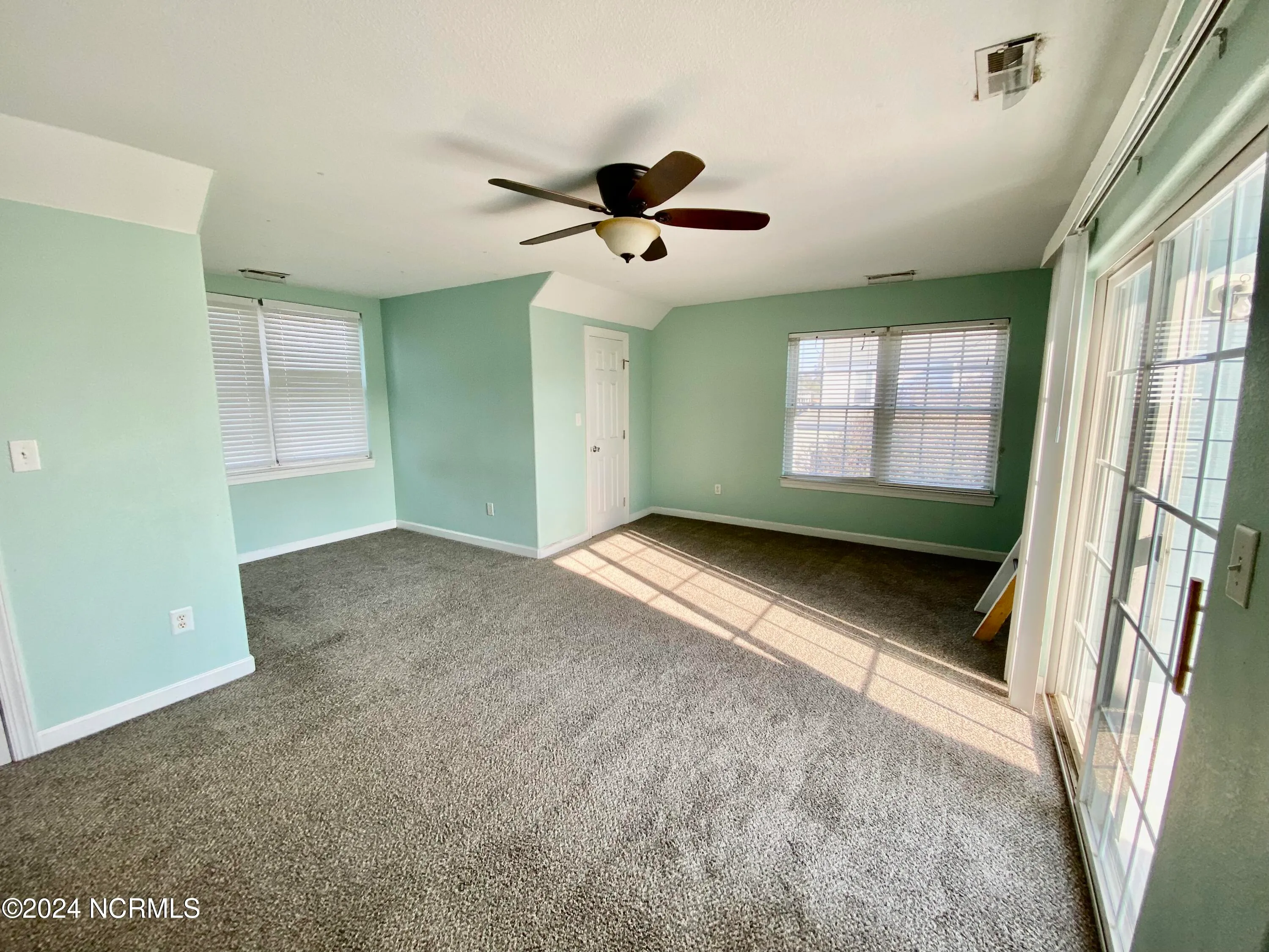 Moyock, North Carolina 27958, United States, 4 Bedrooms Bedrooms, ,3 BathroomsBathrooms,Residential,Pending,36825