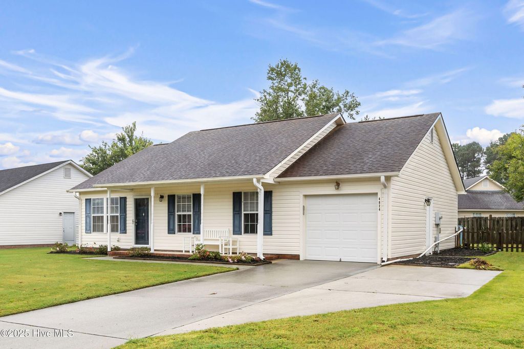 Photo of 4824 Weybridge Lane, Wilmington, NC 28409 (MLS # 100533754)