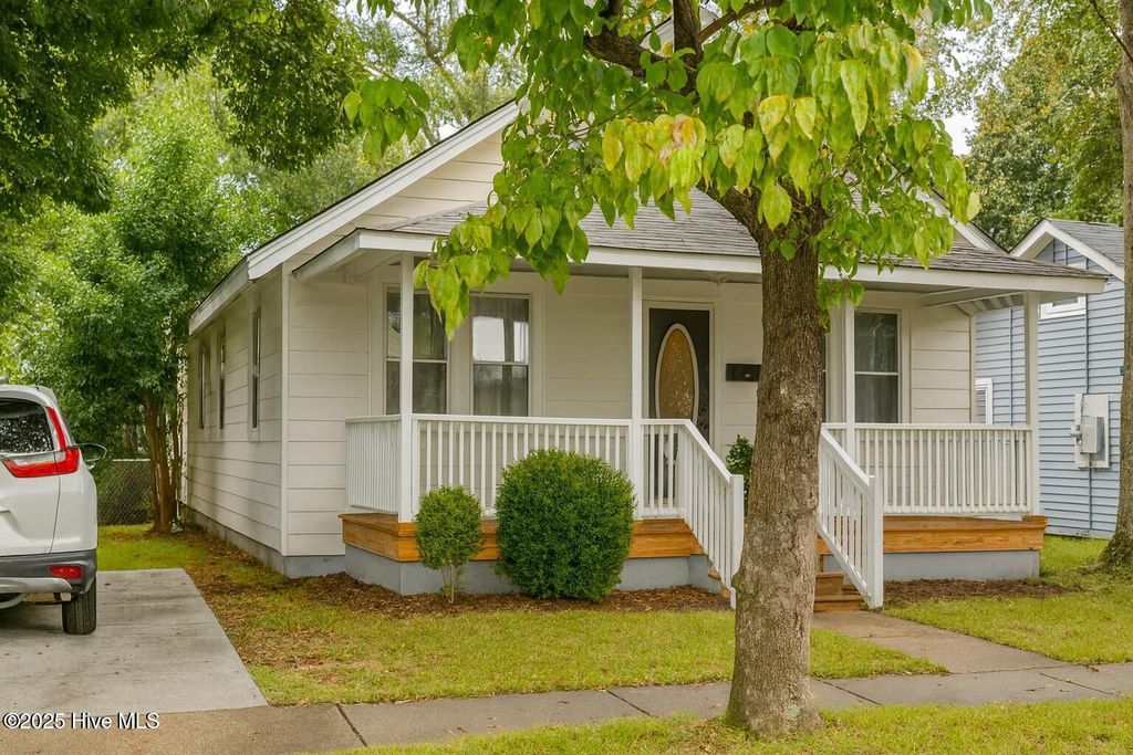 Photo of 603 Maple Street, Elizabeth City, NC 27909 (MLS # 100543250)