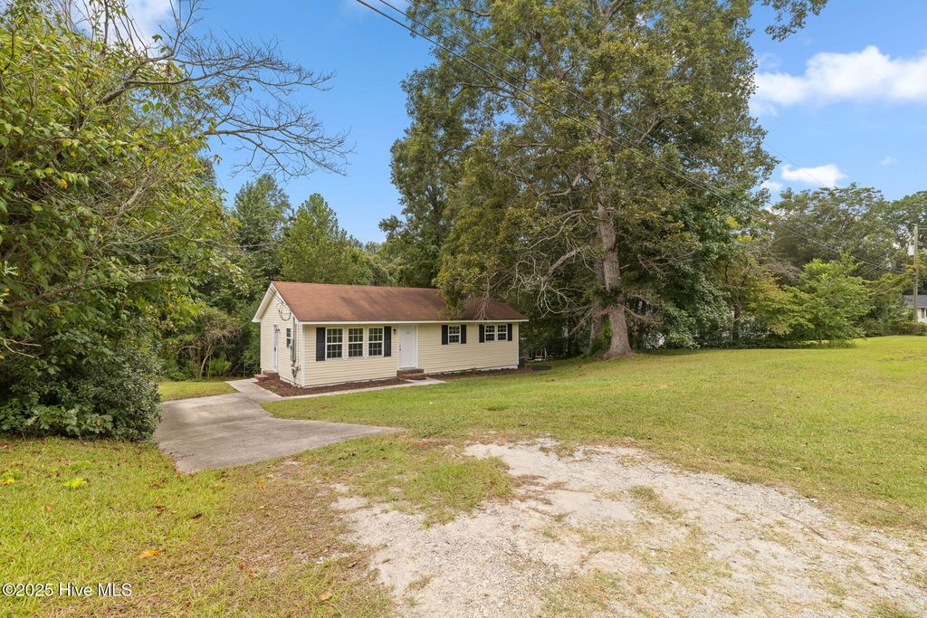 Photo of 152 Jupiter Trail, Jacksonville, NC 28546 (MLS # 100531227)