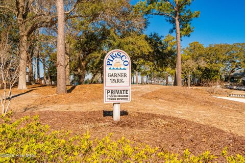 A home in Pine Knoll Shores