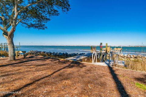 A home in Pine Knoll Shores