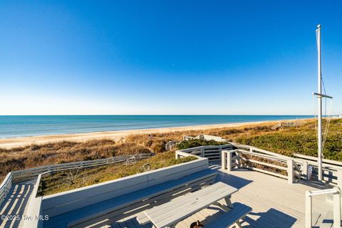 A home in Pine Knoll Shores