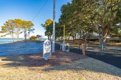 A home in Pine Knoll Shores