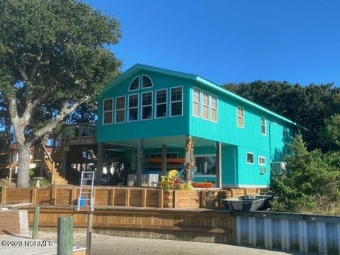 A home in Topsail Beach