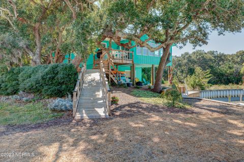 A home in Topsail Beach