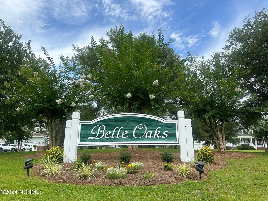 Photo of 100 Fishing Creek Drive, New Bern, NC 28562 (MLS # 100535805)