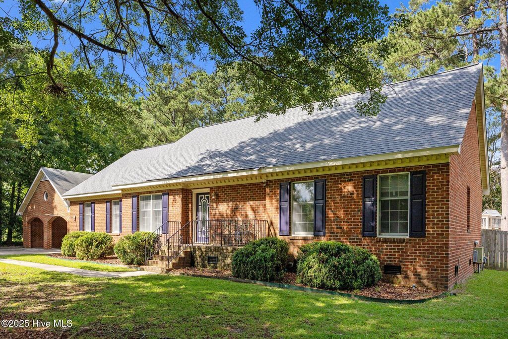 Photo of 212 Evanswood Drive, Greenville, NC 27858 (MLS # 100514378)