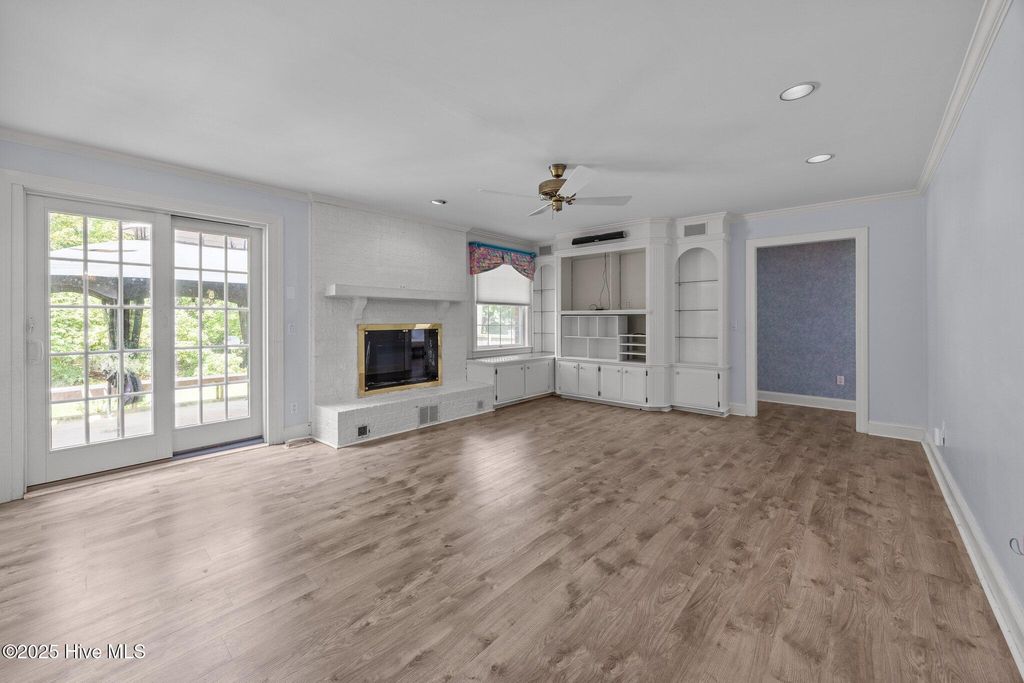 Photo of 212 Evanswood Drive, Greenville, NC 27858 (MLS # 100514378)