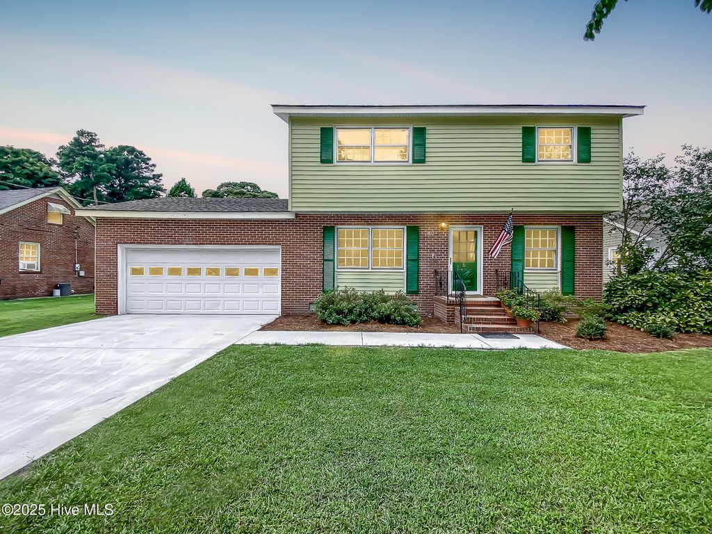 Photo of 1611 Midgett Drive, Elizabeth City, NC 27909 (MLS # 100522954)