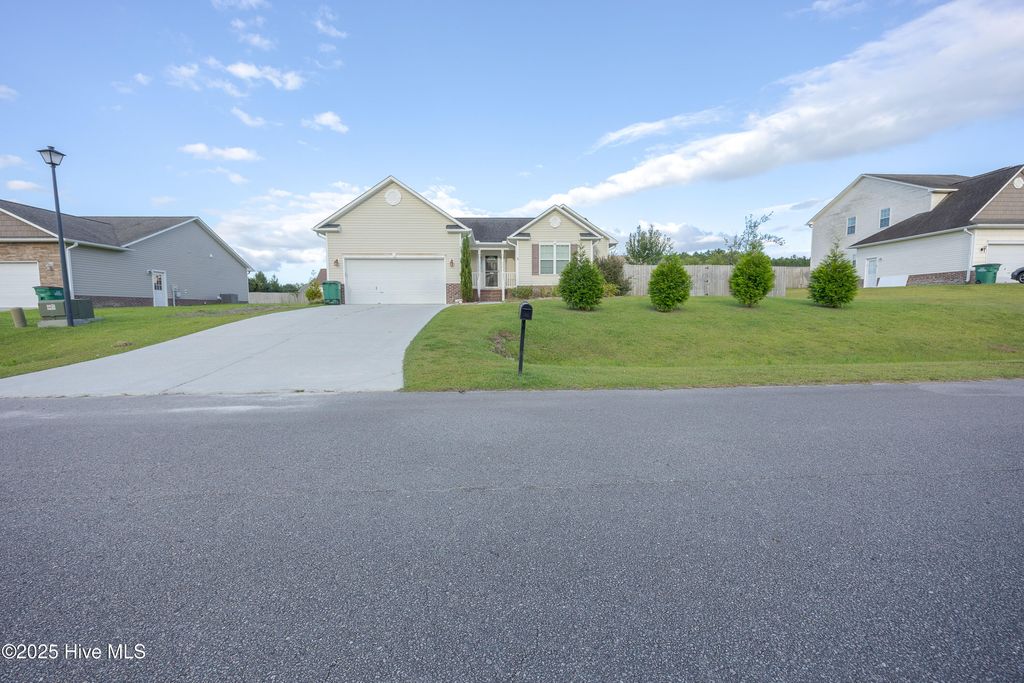Photo of 405 Sundown Court, Hubert, NC 28539 (MLS # 100528736)