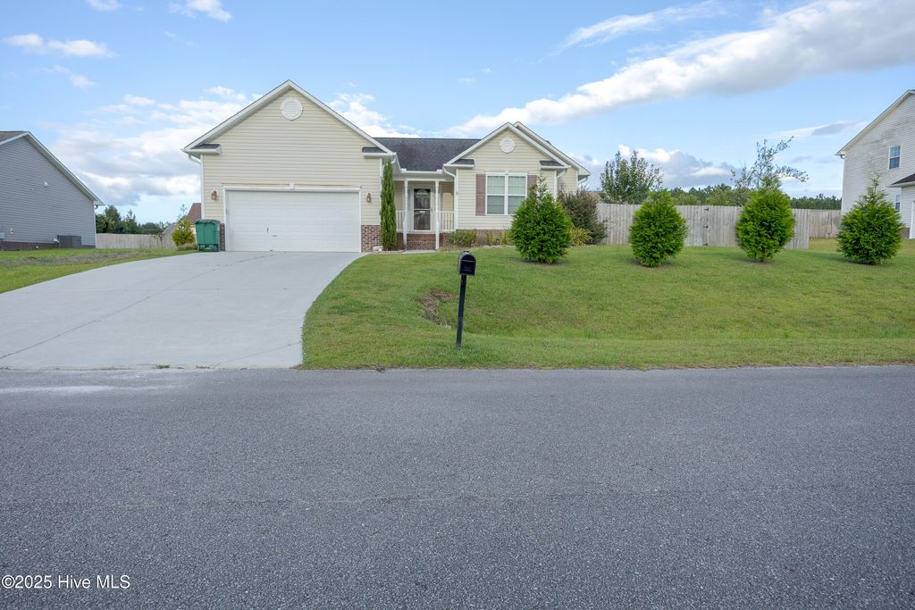 Photo of 405 Sundown Court, Hubert, NC 28539 (MLS # 100528736)