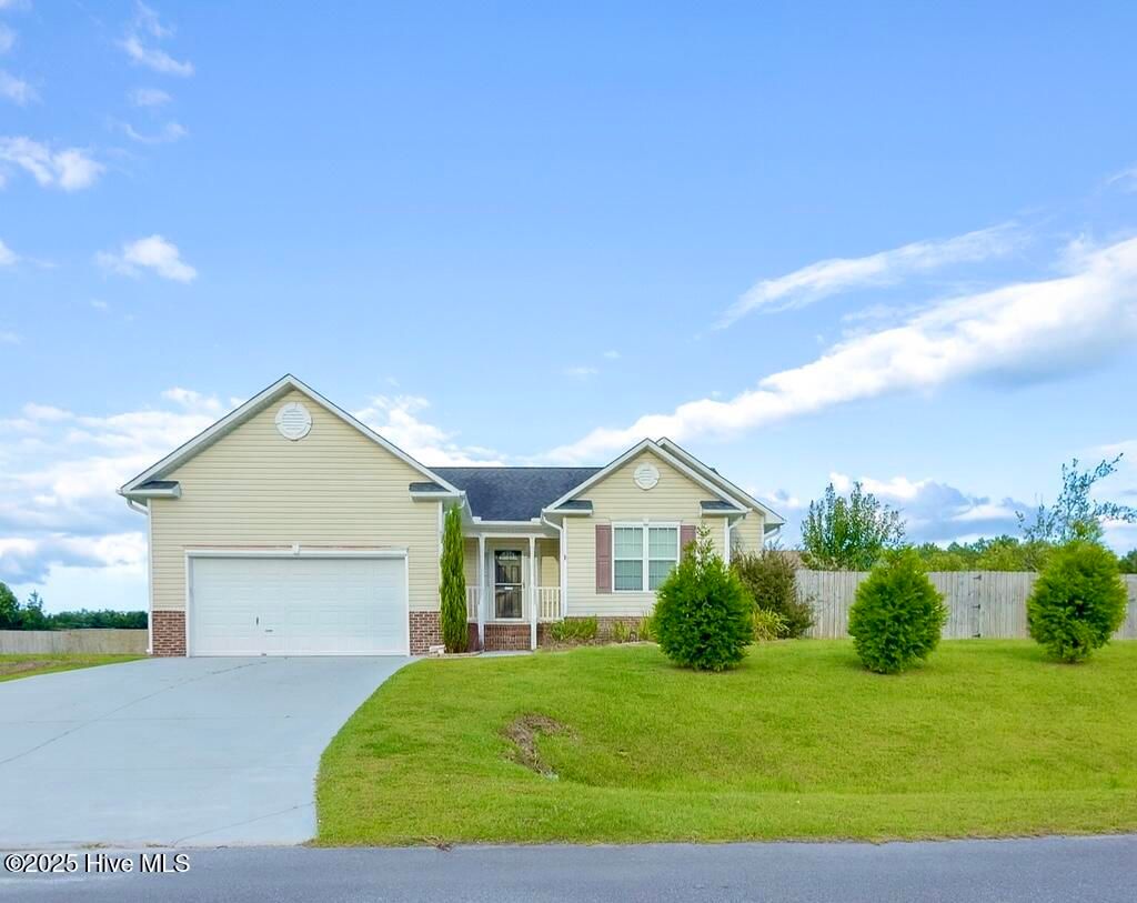 Photo of 405 Sundown Court, Hubert, NC 28539 (MLS # 100528736)