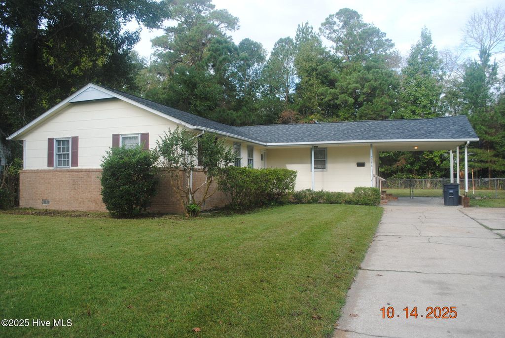 Photo of 721 Gardenview Drive, Jacksonville, NC 28540 (MLS # 100536391)