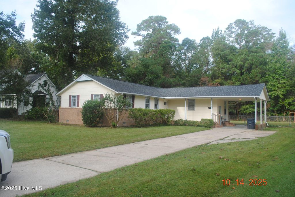 Photo of 721 Gardenview Drive, Jacksonville, NC 28540 (MLS # 100536391)