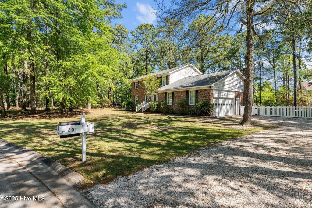 Photo of 801 Arcane Circle, New Bern, NC 28562 (MLS # 100504218)