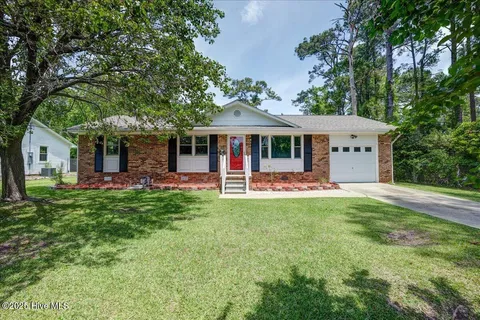927 Harrell Drive, Morehead City, NC 28557 - #: 100508173