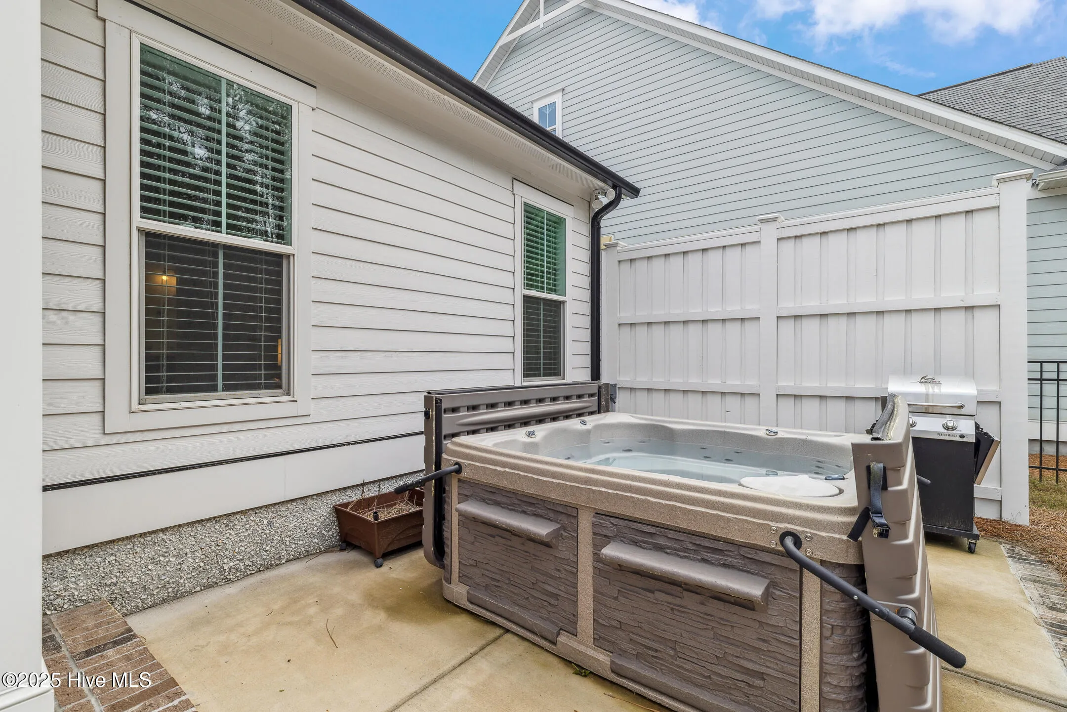 Hampstead, North Carolina 28443, United States, 4 Bedrooms Bedrooms, ,5 BathroomsBathrooms,Residential,Pending,107931