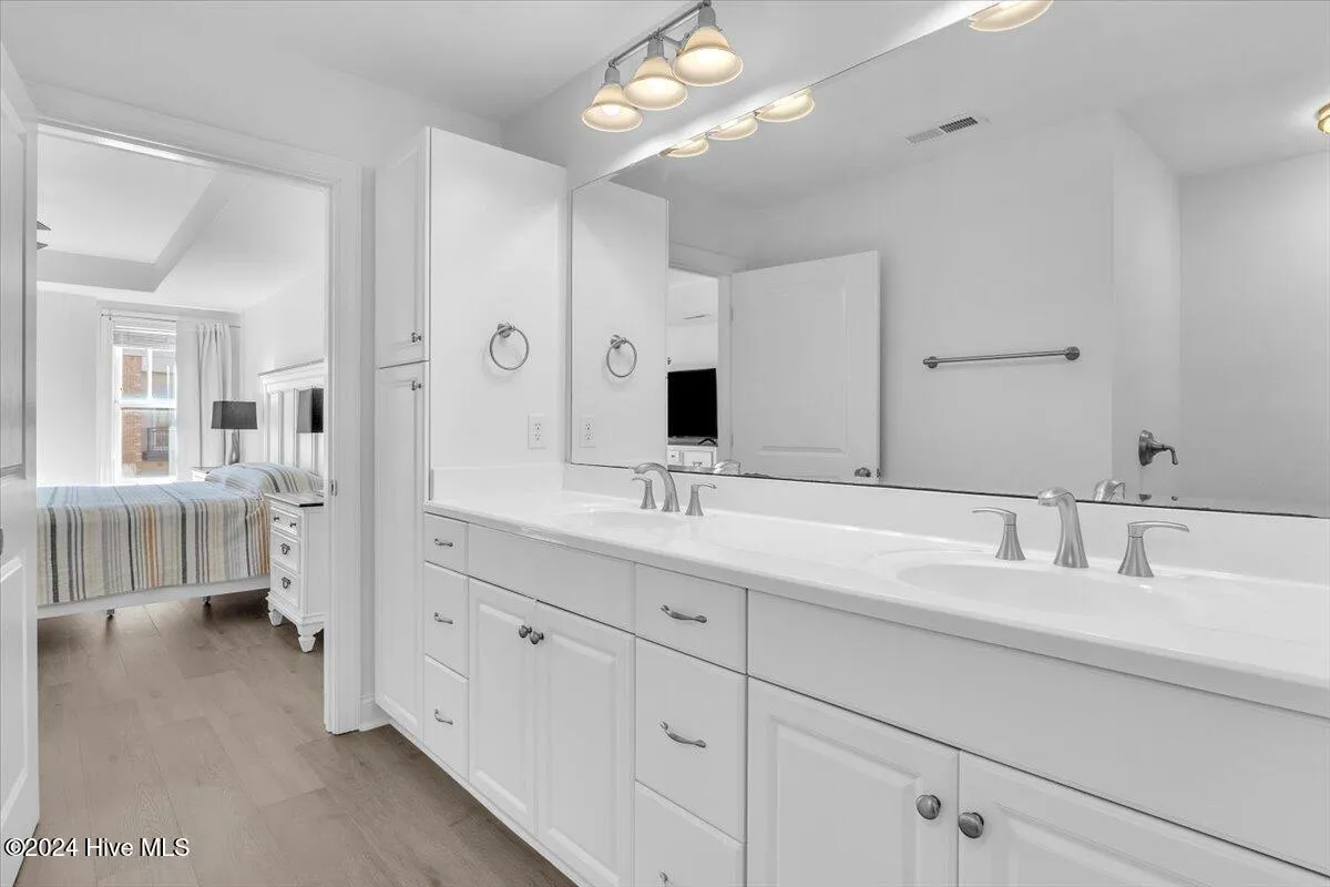 Wilmington, North Carolina 28405, United States, 2 Bedrooms Bedrooms, ,3 BathroomsBathrooms,Residential,Pending,25069