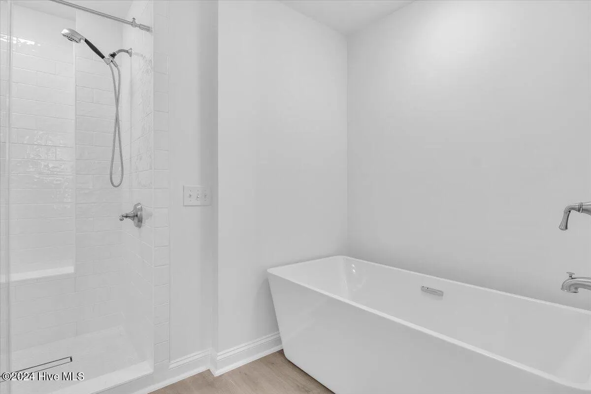 Wilmington, North Carolina 28405, United States, 2 Bedrooms Bedrooms, ,3 BathroomsBathrooms,Residential,Pending,25069