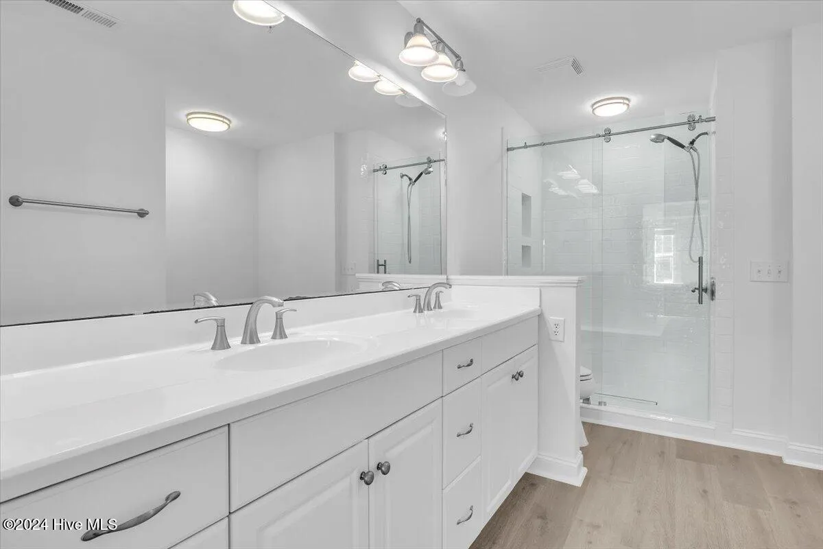 Wilmington, North Carolina 28405, United States, 2 Bedrooms Bedrooms, ,3 BathroomsBathrooms,Residential,Pending,25069