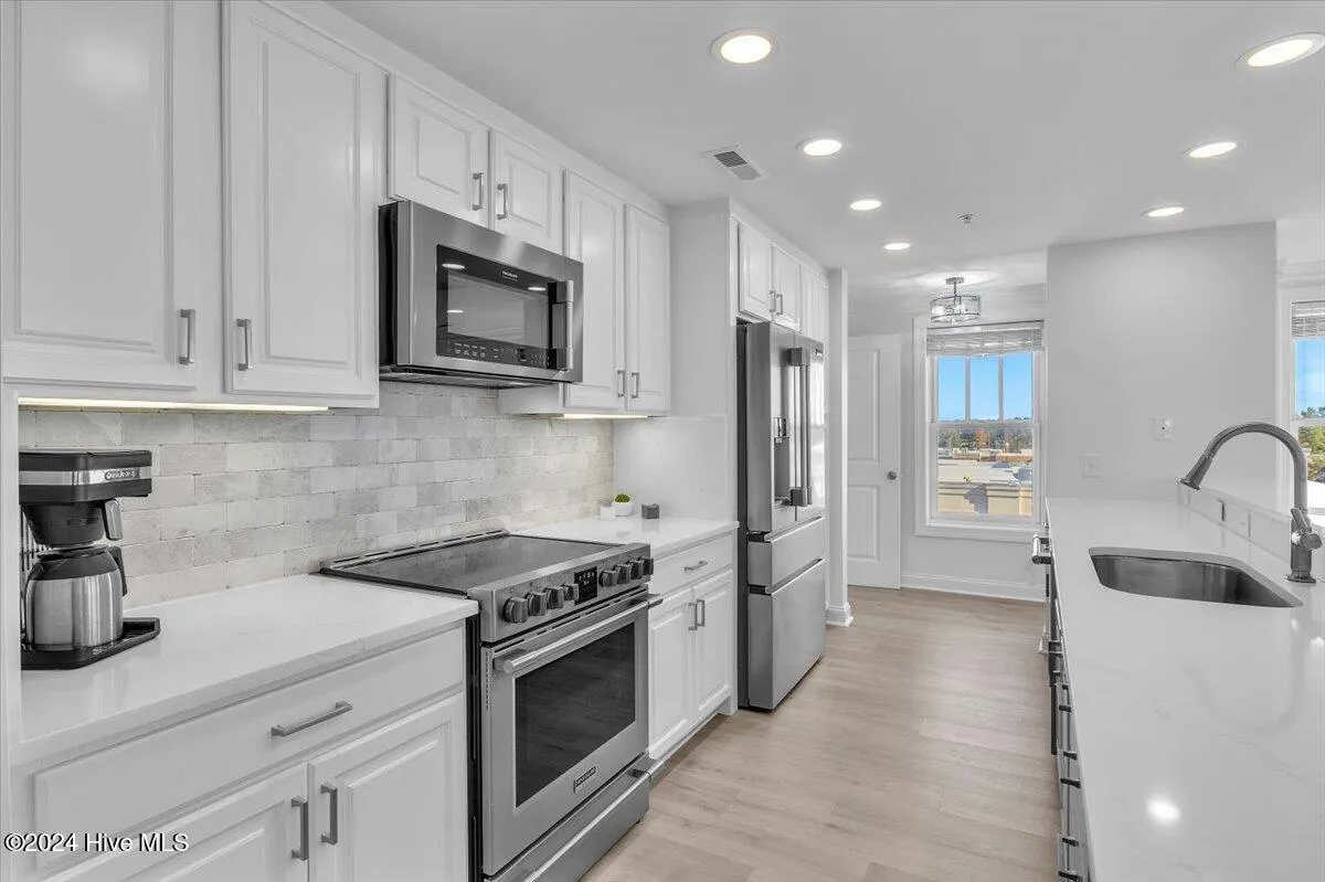 Wilmington, North Carolina 28405, United States, 2 Bedrooms Bedrooms, ,3 BathroomsBathrooms,Residential,Pending,25069