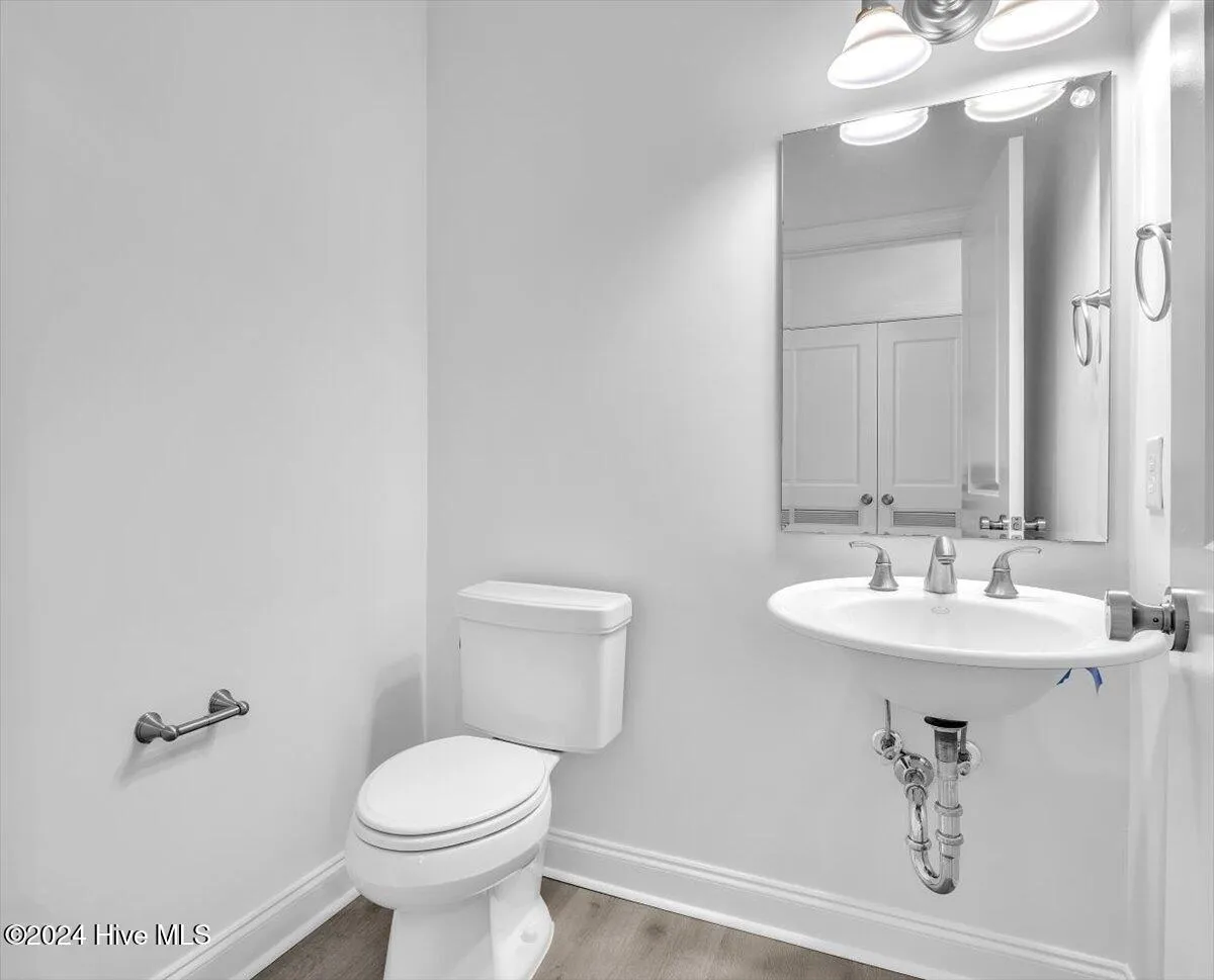 Wilmington, North Carolina 28405, United States, 2 Bedrooms Bedrooms, ,3 BathroomsBathrooms,Residential,Pending,25069