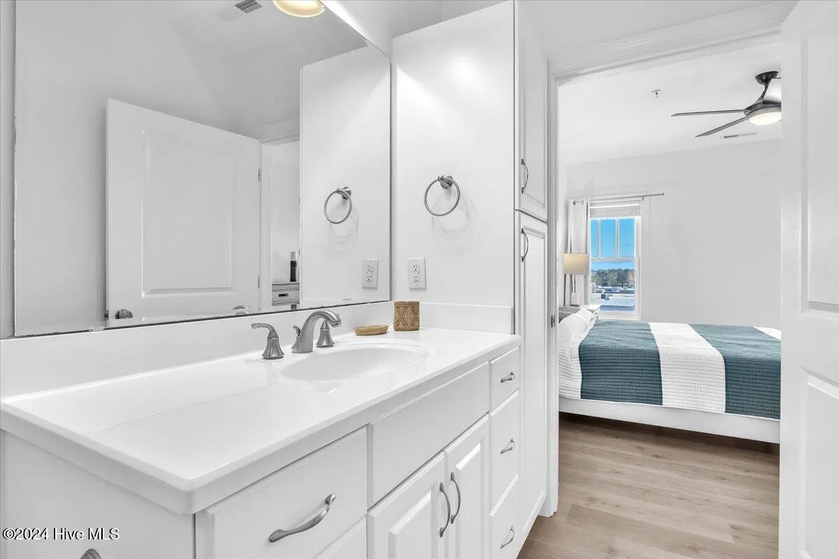 Wilmington, North Carolina 28405, United States, 2 Bedrooms Bedrooms, ,3 BathroomsBathrooms,Residential,Pending,25069