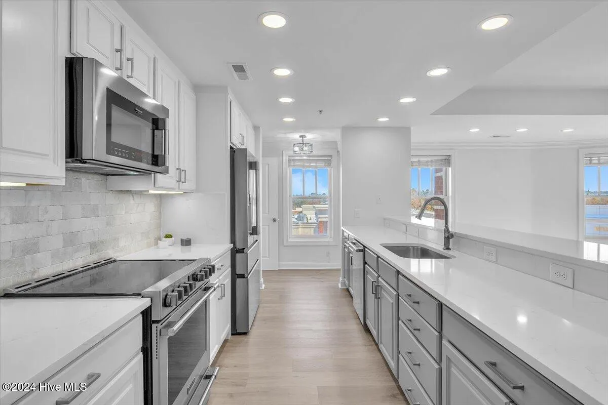 Wilmington, North Carolina 28405, United States, 2 Bedrooms Bedrooms, ,3 BathroomsBathrooms,Residential,Pending,25069