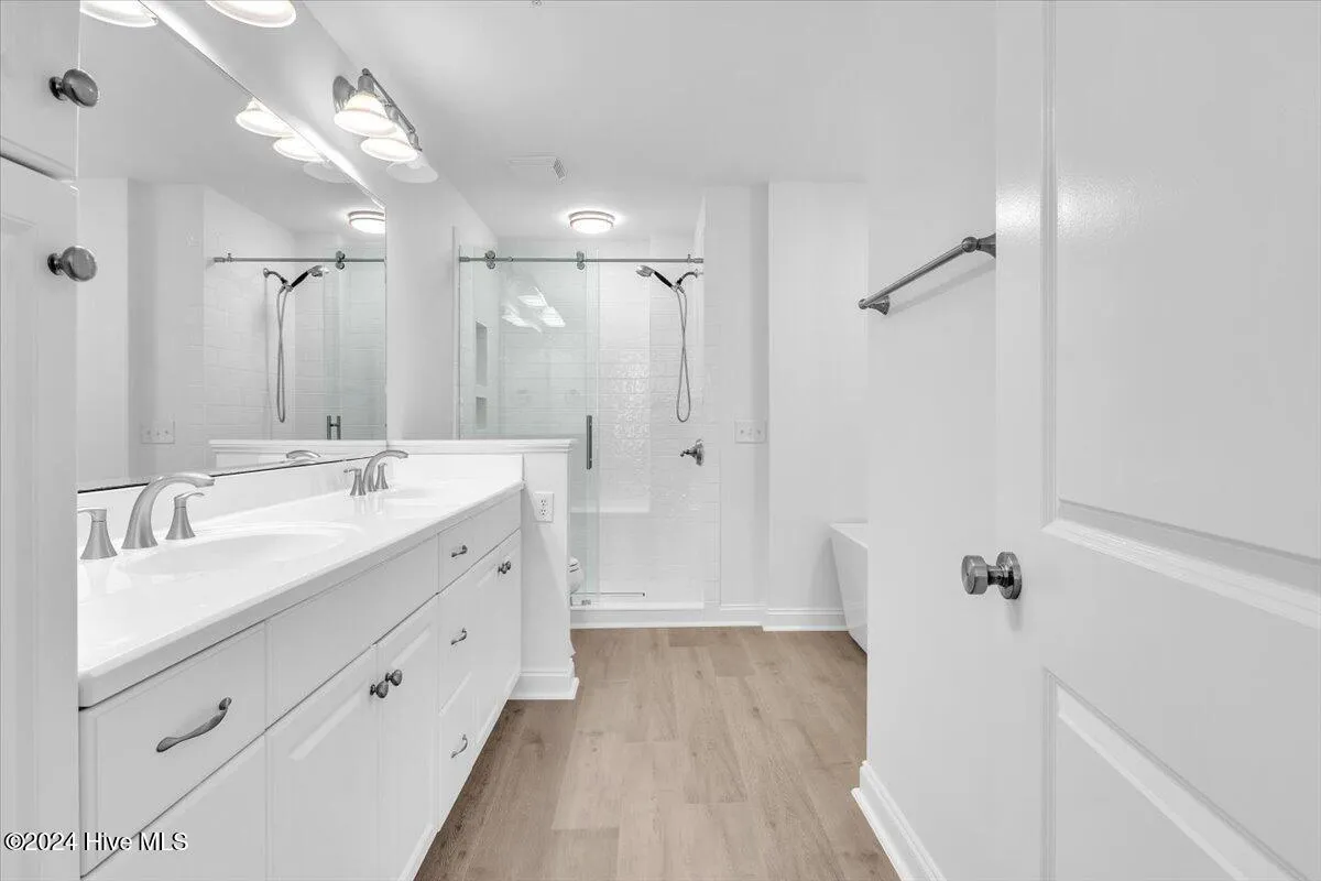 Wilmington, North Carolina 28405, United States, 2 Bedrooms Bedrooms, ,3 BathroomsBathrooms,Residential,Pending,25069