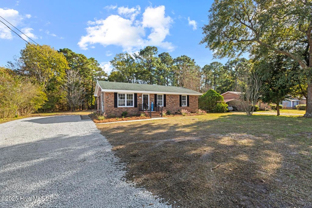 Photo of 1462 Country Club Drive, Hampstead, NC 28443 (MLS # 100541728)
