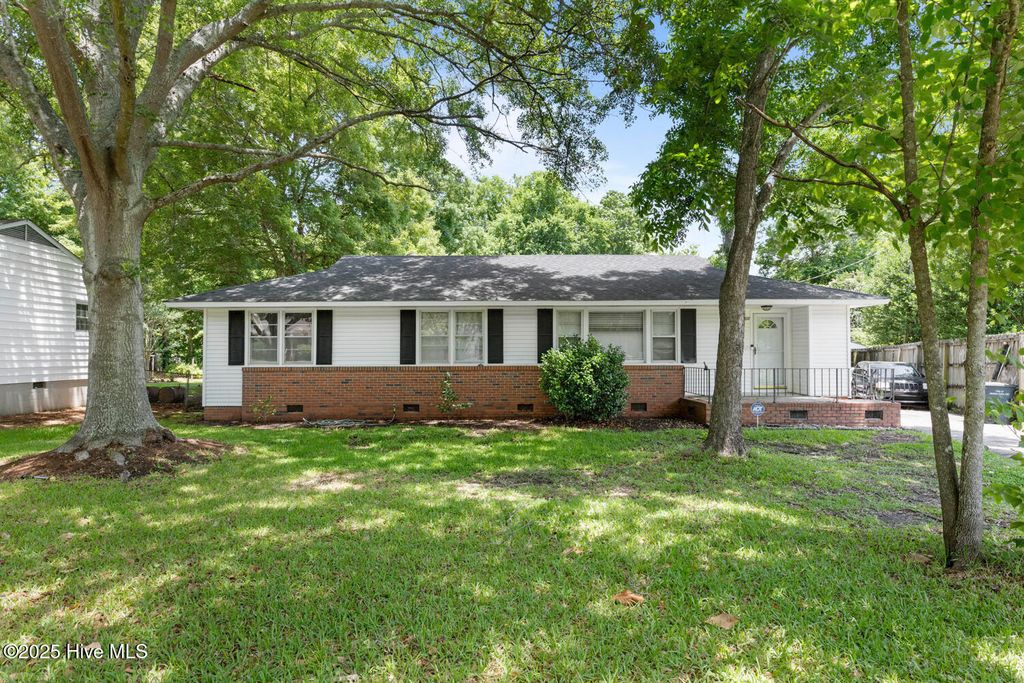 Photo of 407 Hickory Court, Jacksonville, NC 28540 (MLS # 100512927)