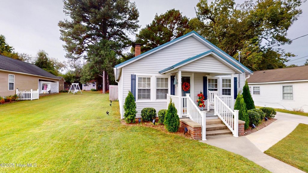 Photo of 107 New Street, Richlands, NC 28574 (MLS # 100536668)