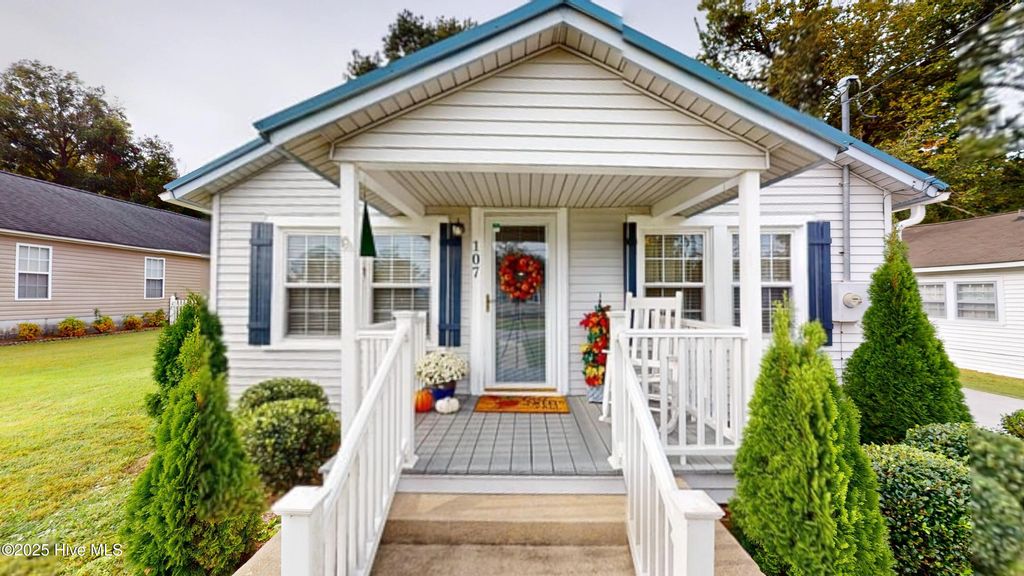 Photo of 107 New Street, Richlands, NC 28574 (MLS # 100536668)