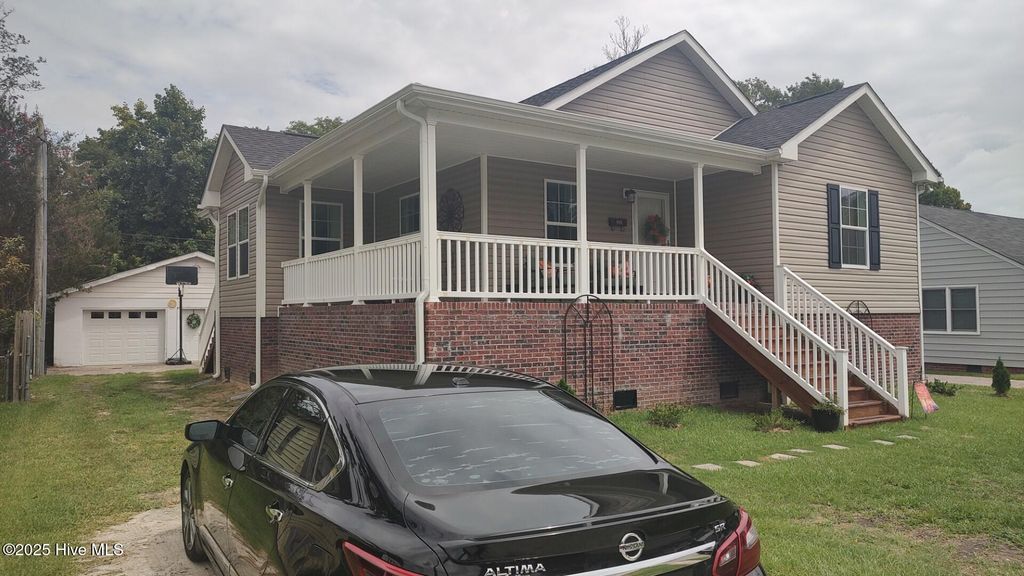 Photo of 1614 Colonial Way, New Bern, NC 28560 (MLS # 100524568)