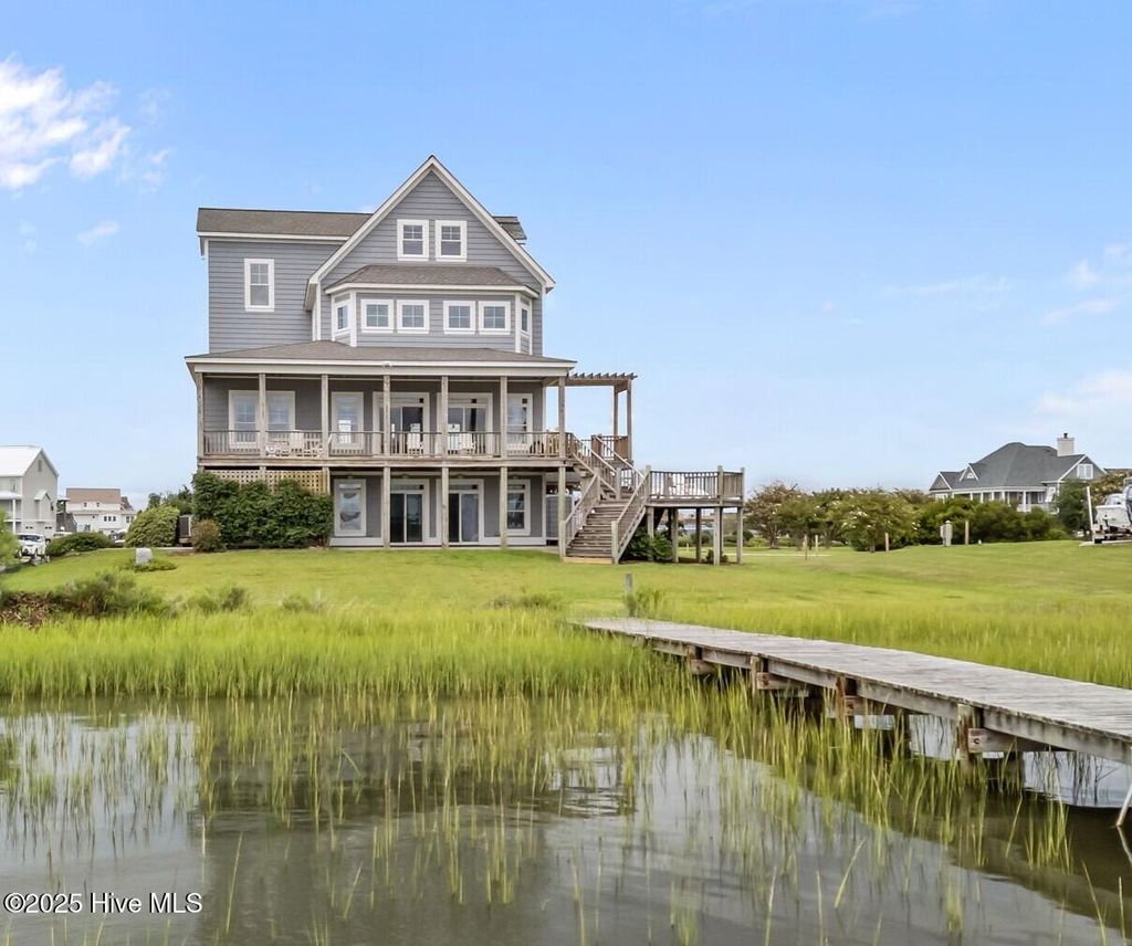 Photo of 1405 Oglesby Road, Morehead City, NC 28557 (MLS # 100526129)