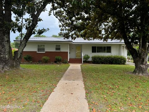 Single Family Residence in Wilmington NC 608 Larchmont Drive.jpg