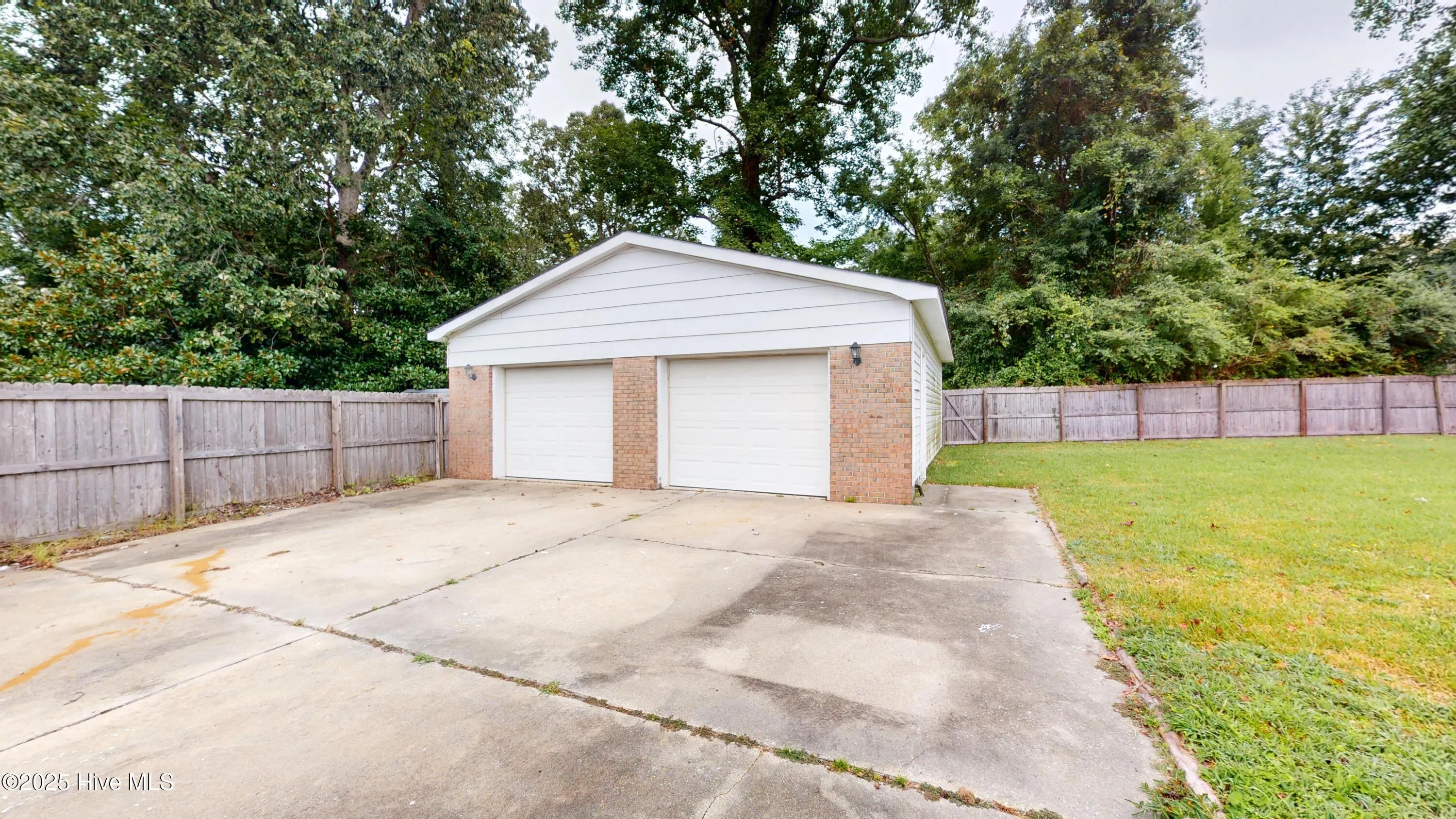 Jacksonville, North Carolina 28546, United States, 3 Bedrooms Bedrooms, ,2 BathroomsBathrooms,Residential,Pending,200437