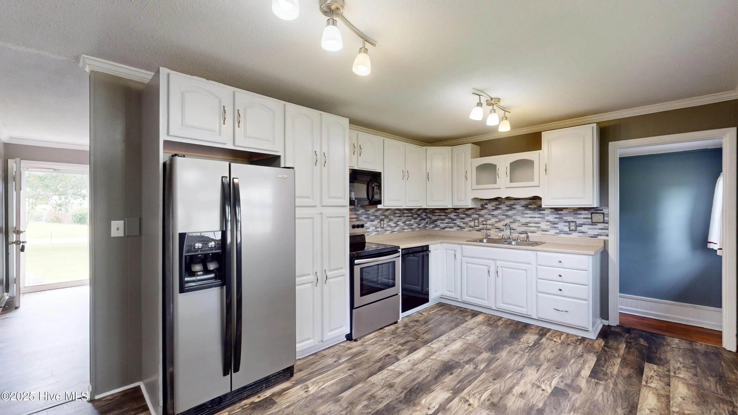 Jacksonville, North Carolina 28546, United States, 3 Bedrooms Bedrooms, ,2 BathroomsBathrooms,Residential,Pending,200437