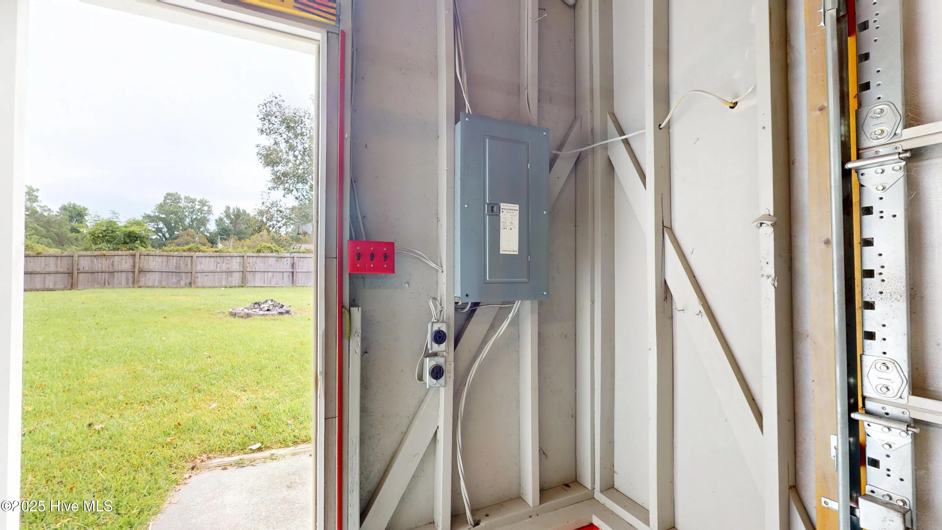 Jacksonville, North Carolina 28546, United States, 3 Bedrooms Bedrooms, ,2 BathroomsBathrooms,Residential,Pending,200437