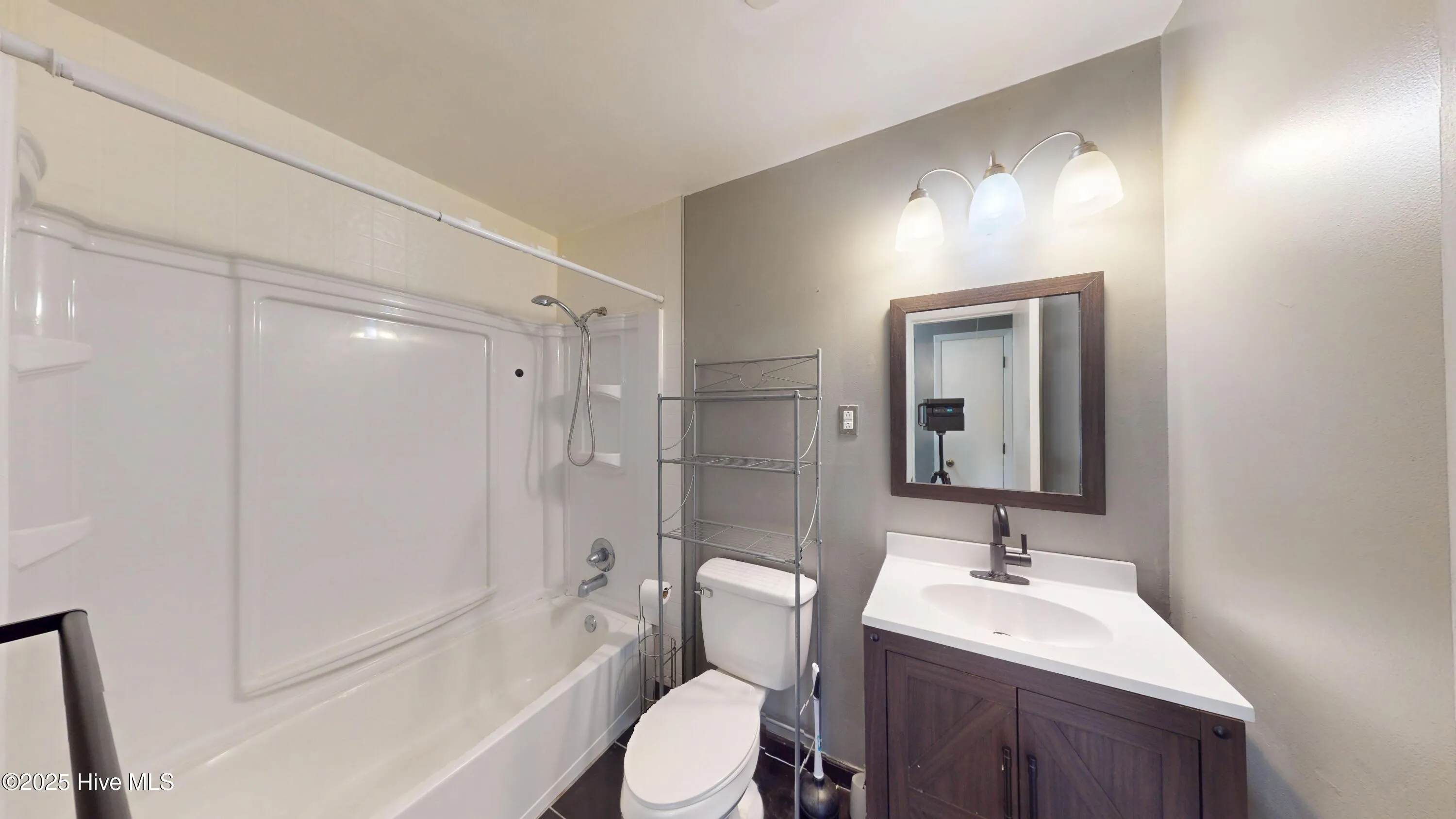 Jacksonville, North Carolina 28546, United States, 3 Bedrooms Bedrooms, ,2 BathroomsBathrooms,Residential,Pending,200437