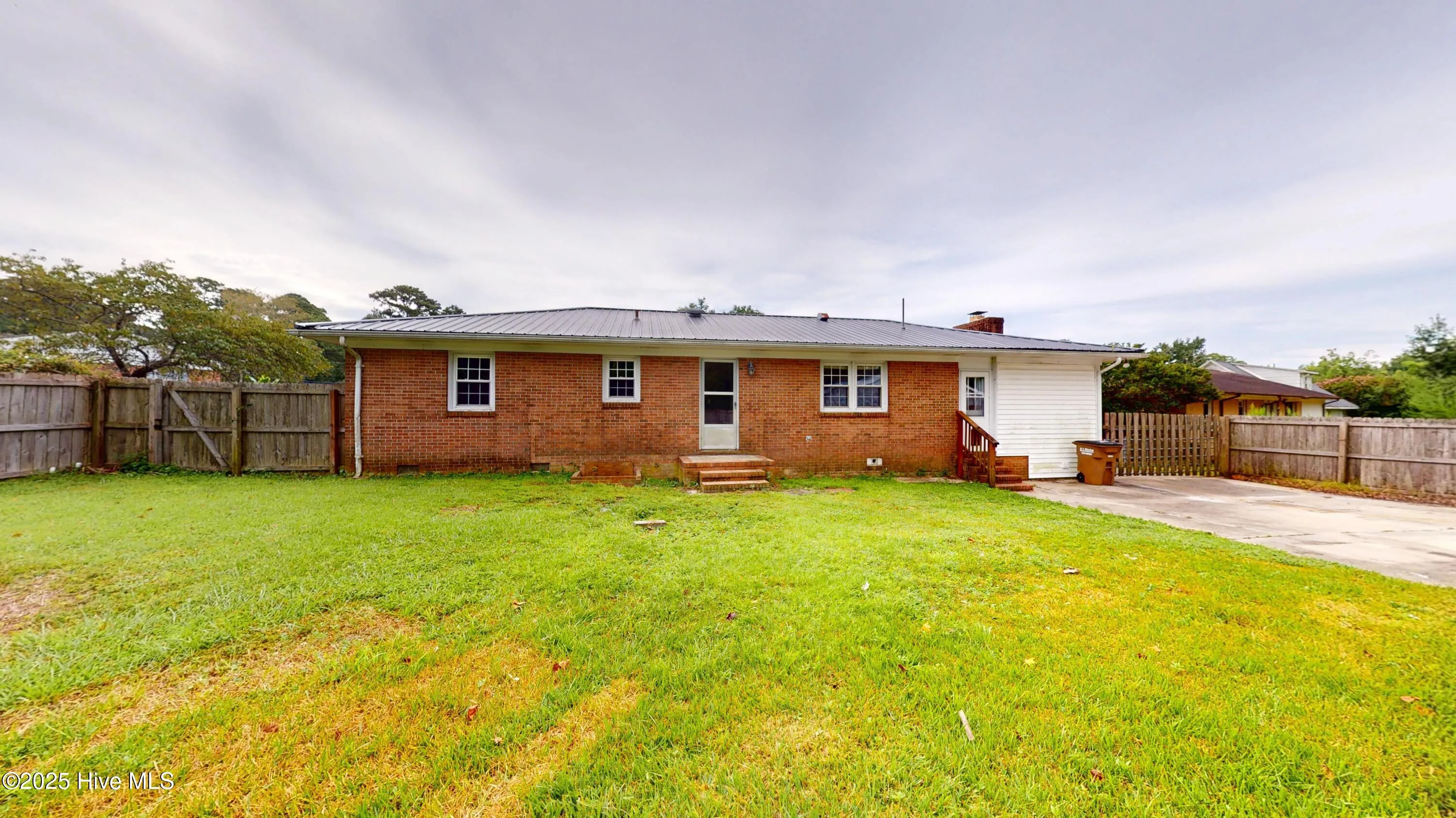 Jacksonville, North Carolina 28546, United States, 3 Bedrooms Bedrooms, ,2 BathroomsBathrooms,Residential,Pending,200437