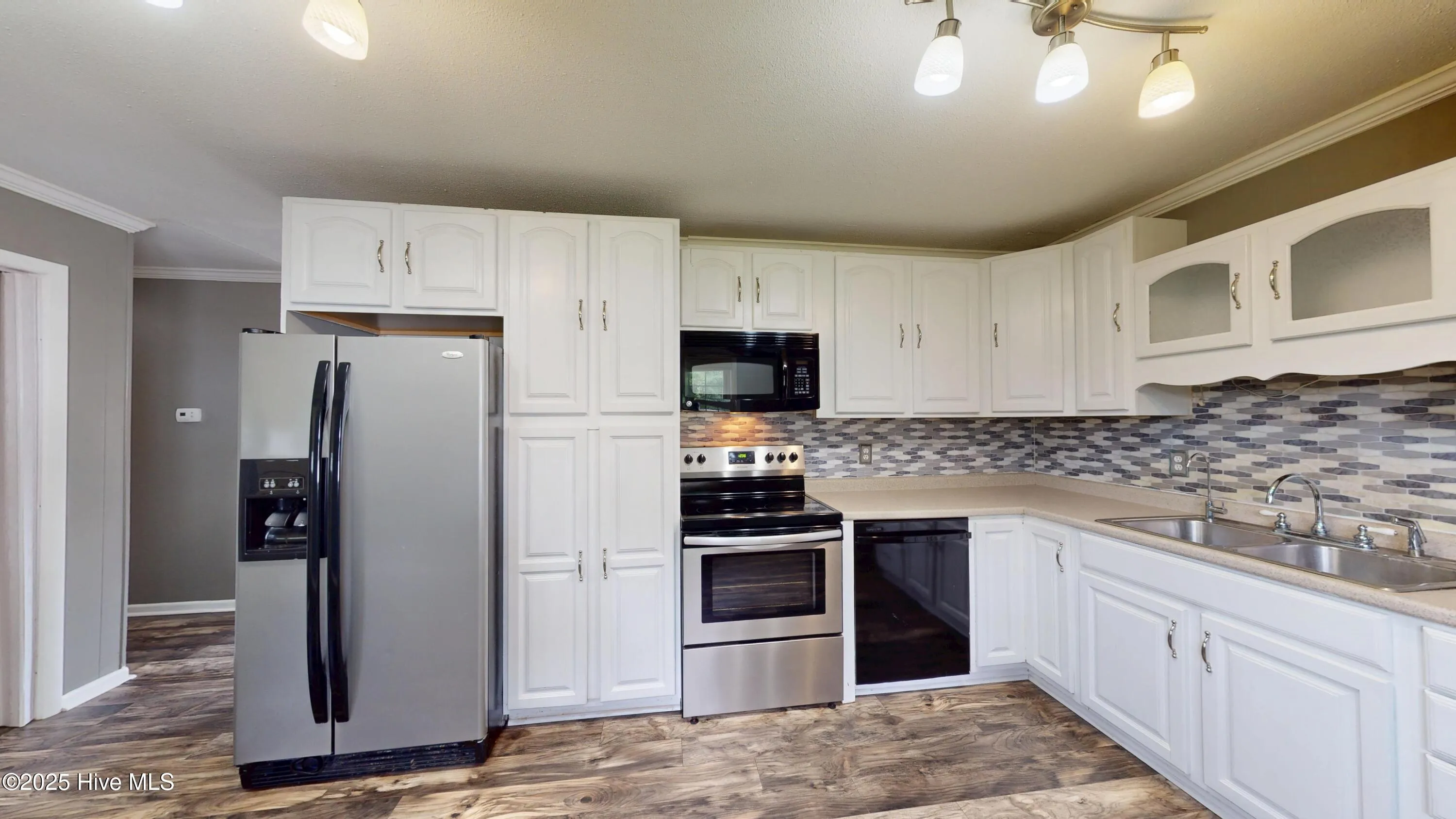 Jacksonville, North Carolina 28546, United States, 3 Bedrooms Bedrooms, ,2 BathroomsBathrooms,Residential,Pending,200437