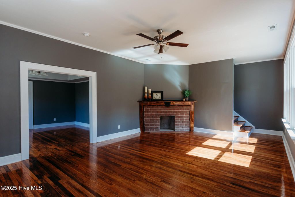 Photo of 605 W Lenoir Avenue, Kinston, NC 28501 (MLS # 100535860)