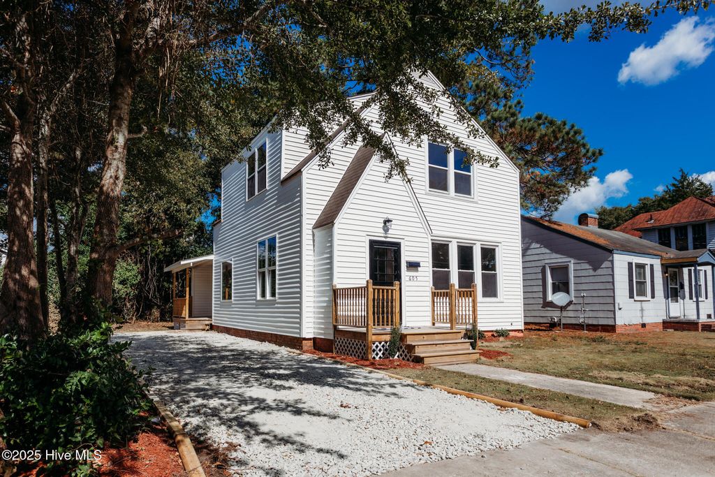 Photo of 605 W Lenoir Avenue, Kinston, NC 28501 (MLS # 100535860)