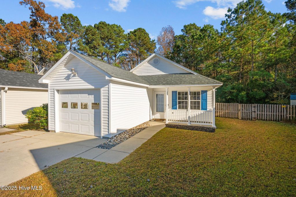 Photo of 113 English Ivy Lane, New Bern, NC 28562 (MLS # 100543053)