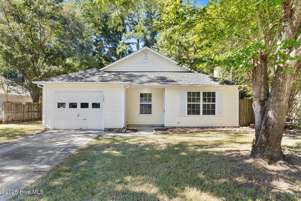 Photo of 1102 Shroyer Circle, Jacksonville, NC 28540 (MLS # 100529095)