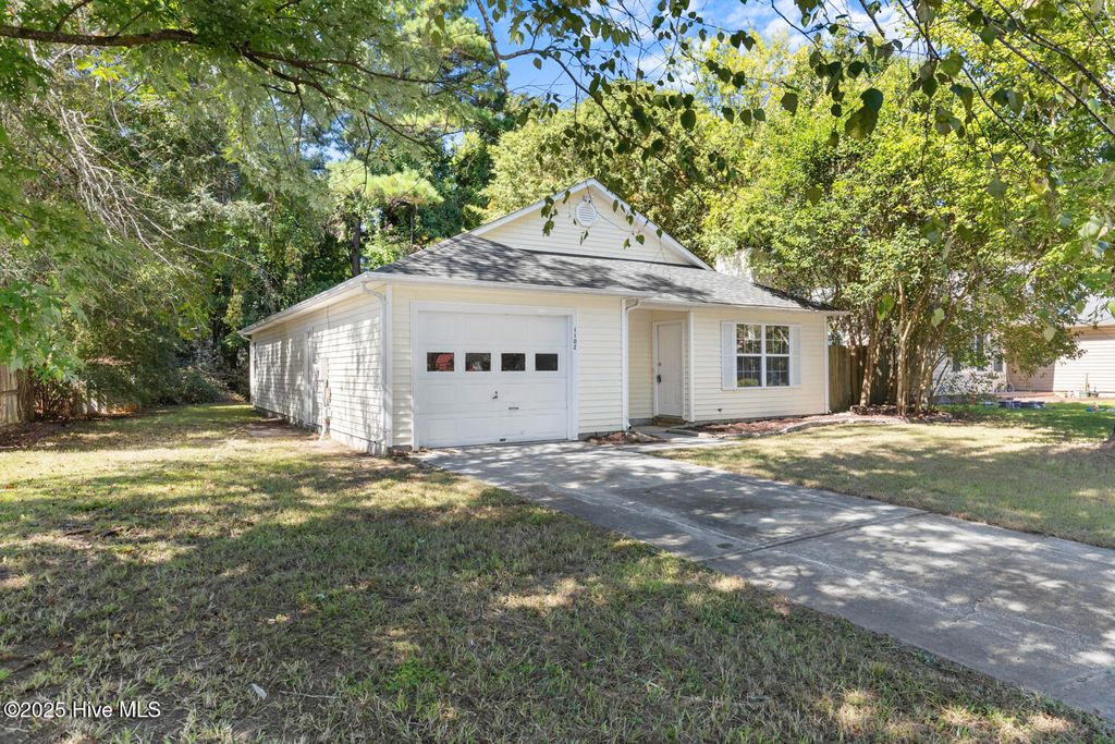 Photo of 1102 Shroyer Circle, Jacksonville, NC 28540 (MLS # 100529095)
