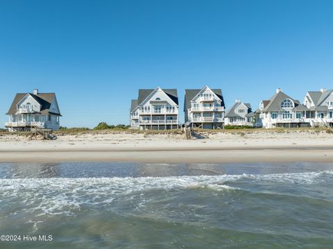 A home in North Topsail Beach