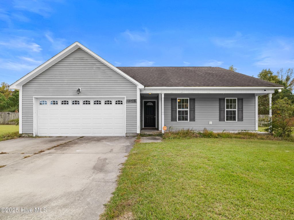 Photo of 107 Farmgate Drive, Richlands, NC 28574 (MLS # 100538361)